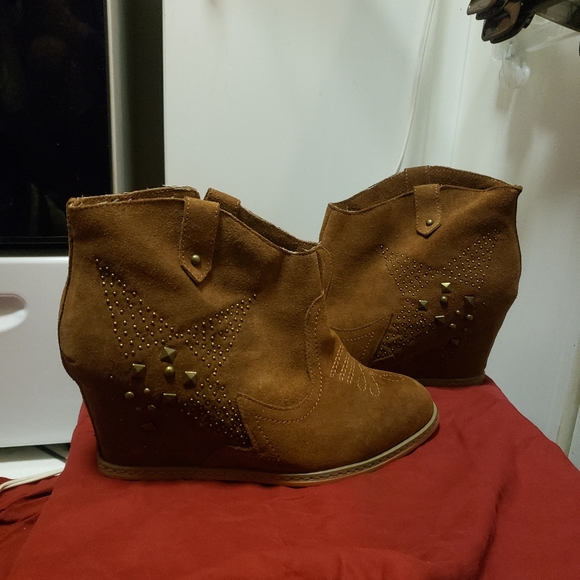 NAUGHTY MONKEY SUEDE HIDDEN HEEL WEDGE WESTERN STYLE ANKLE BOOT/SZ.8/SNWOT - Picture 4 of 12